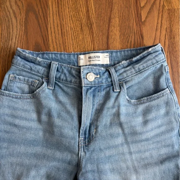 Hollister Classic Blue Denim Jeans - Picture 2 of 5